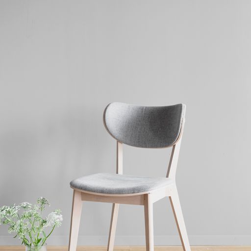 Kato stol vitpigmenterad ek/ljusgrått tyg 2-pack