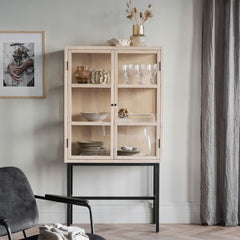 Marshalle vitrinskåp 2-D vitpigmenterad/svart met