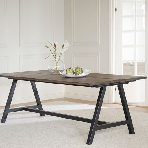 Carradale matbord 220 brun ek/A-ben svart met